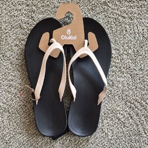 OluKai Women's Black and Cream Sandals